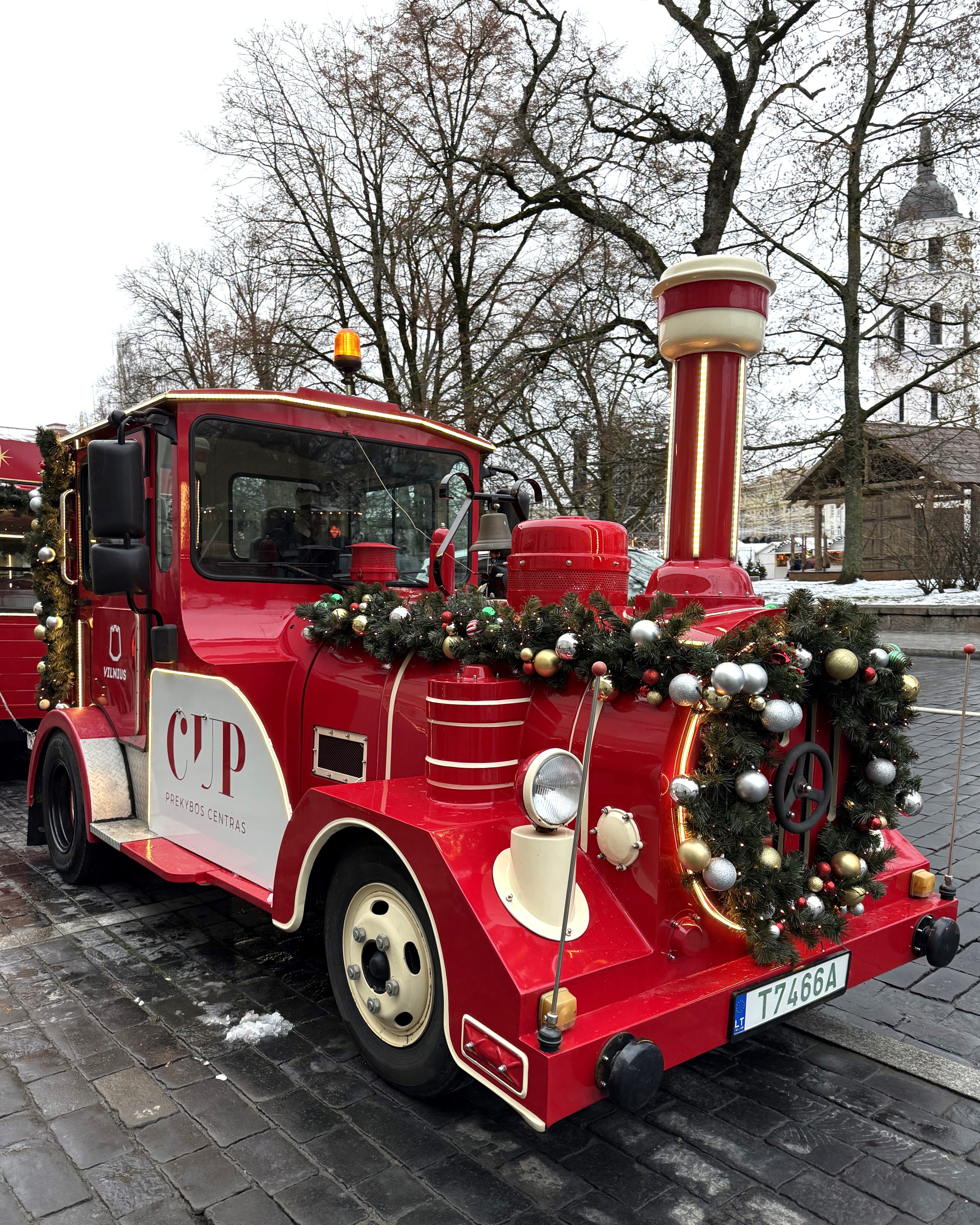 Kalėdinis traukinukas išriedėjo į Vilniaus gatves