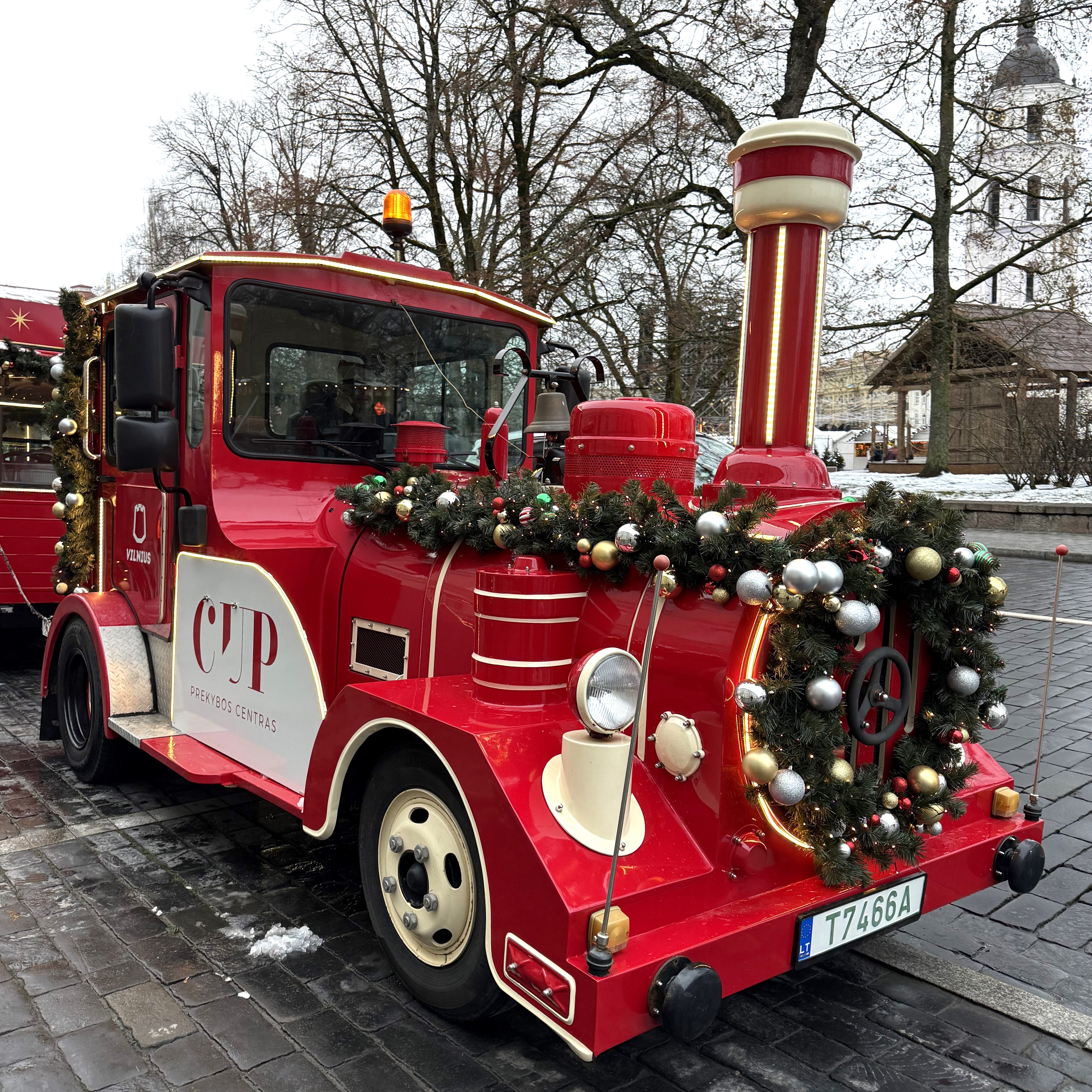 Kalėdinis traukinukas išriedėjo į Vilniaus gatves
